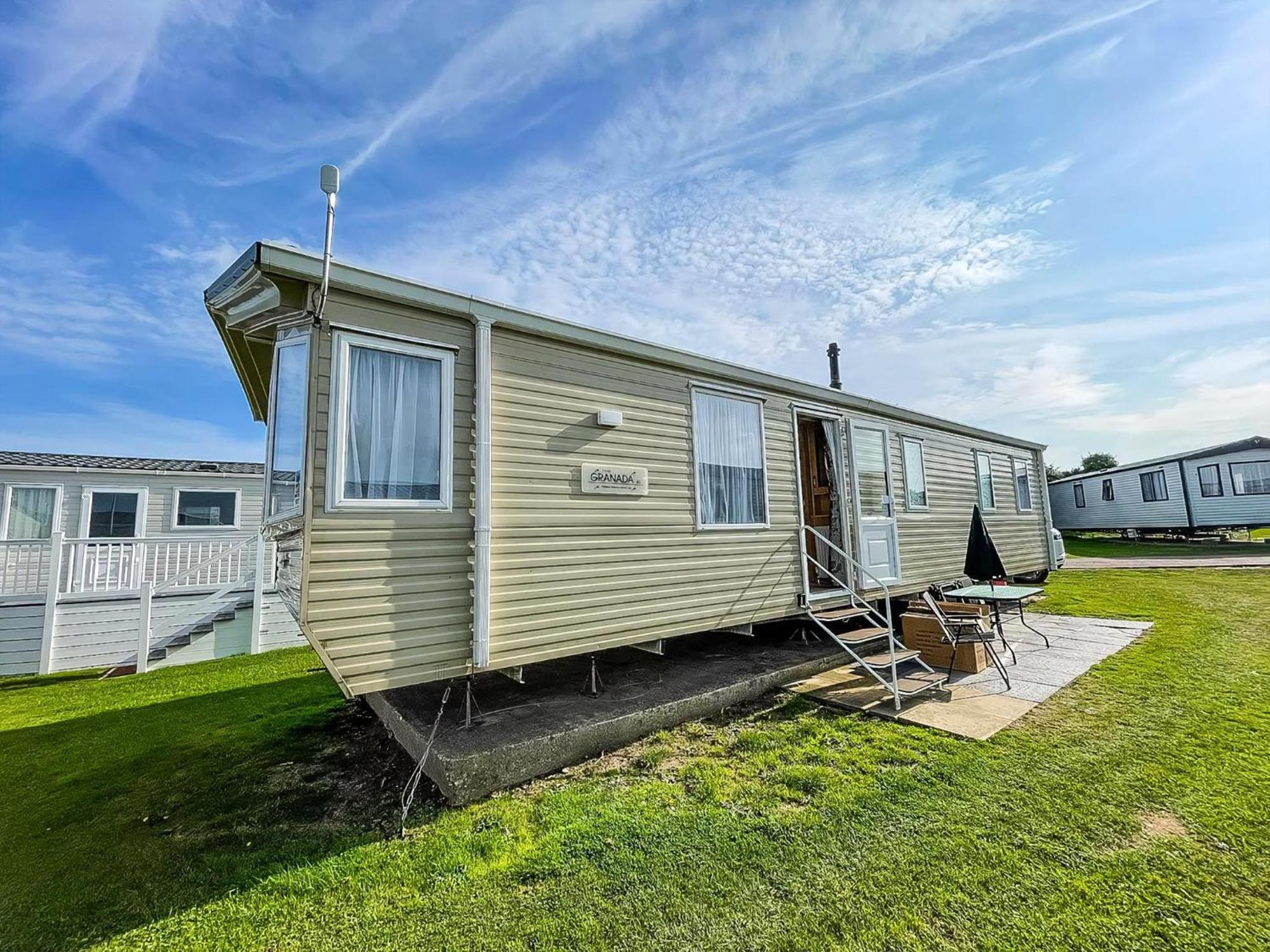Lovely Caravan By The Beach In Pakefield, Suffolk Ref 68007Cl Lowestoft Exteriör bild